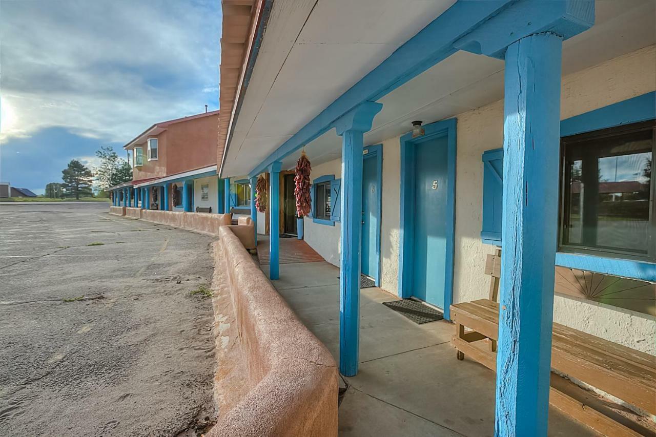 Chama Trails Motel Extérieur photo